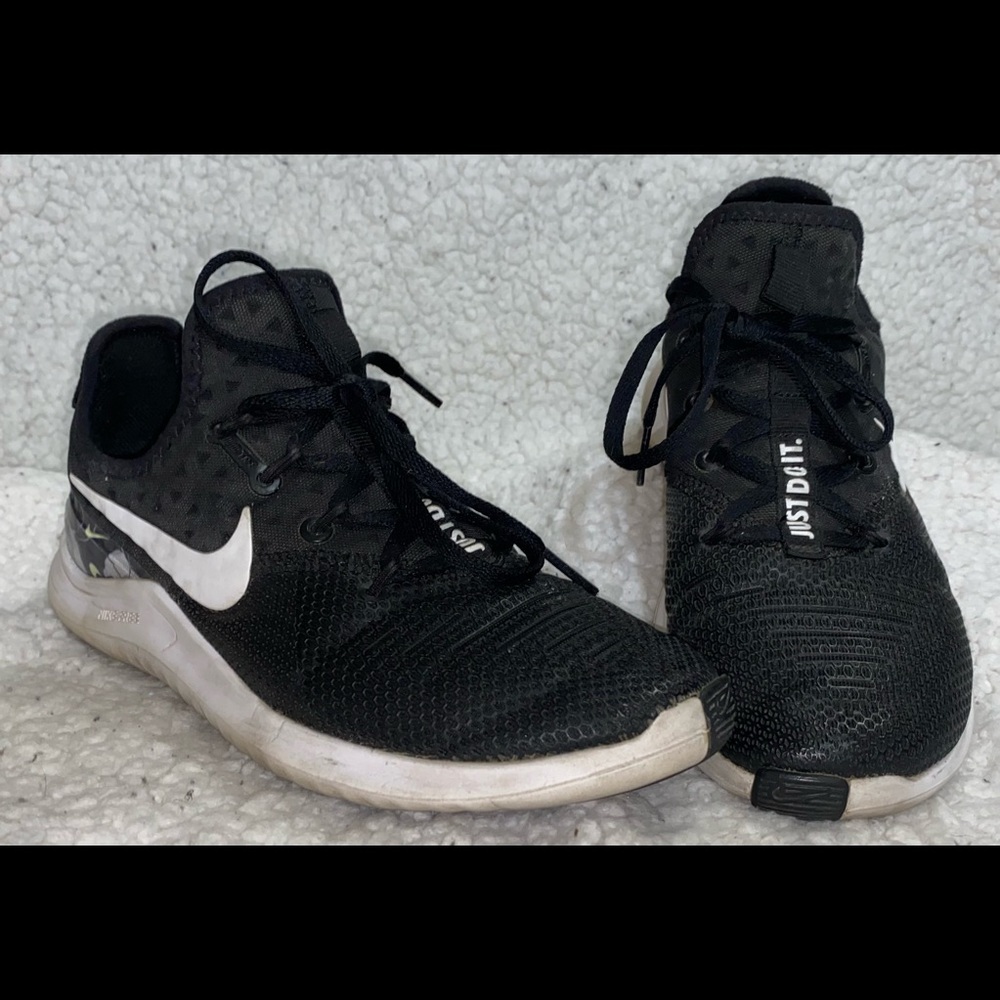 Size 6 womens Nike
